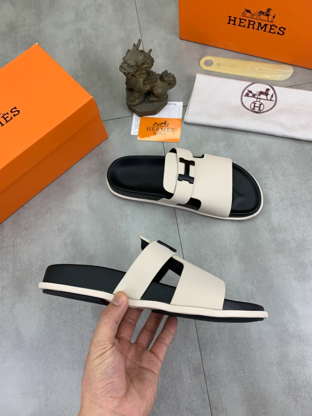 Men's shoes 💰P440 New [HERMES] high-end quality new Hermès slippers, made of imported silk calfskin, wear-resistant and non-slip rubber outsole. Fashionable and elegant code number: 39-44 (38 45 46 customized)